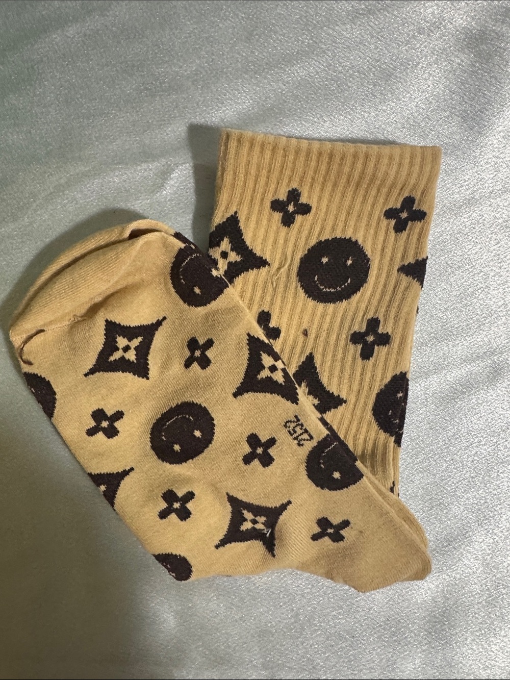 Louis Vuitton Tan Crew Socks with Black Monogram Motifs🔥New! - Picture 2 of 2